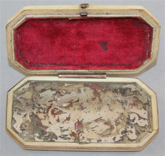 A snuff box, a box and a desk seal